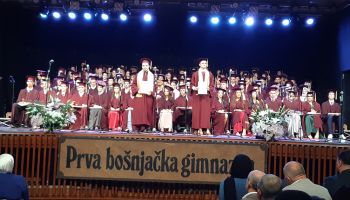 https://fondbosnjaci.co.ba/Uručene novčane nagrade i priznanja učenicima generacije PBG u Sarajevu