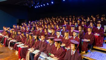 https://fondbosnjaci.co.ba/Uručene novčane nagrade i priznanja učenicima generacije PBG u Sarajevu