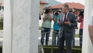 https://fondbosnjaci.co.ba/OBILJEŽENA 91 GODINA OD ROĐENJA PRVOG PREDSJEDNIKA NEZAVISNE R BIH I OSNIVAČA FONDA "BOŠNJACI"